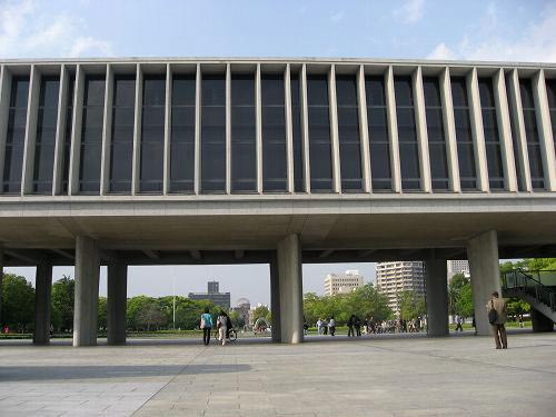 W032『広島平和記念資料館＋平和記念公園』